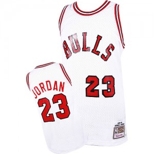 Maillot NBA Chicago Bulls #23 Michael Jordan Blanc Mitchell and Ness Authentic Throwback 1984-1985 Hardwood Classics - Homme