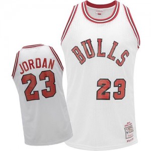 Maillot NBA Blanc Michael Jordan #23 Chicago Bulls Throwback Authentic Homme Mitchell and Ness